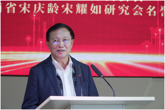 海南龙泉集团有限公司董事长符史钦符敦孝摄